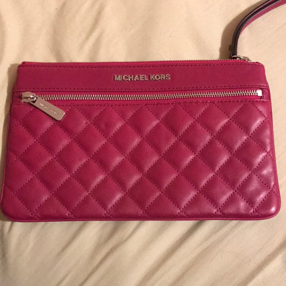 Michael kors pink clutch